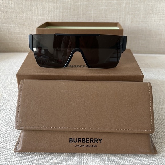 BURBERRY BNWB - Sunglasses - Picture 4 of 6